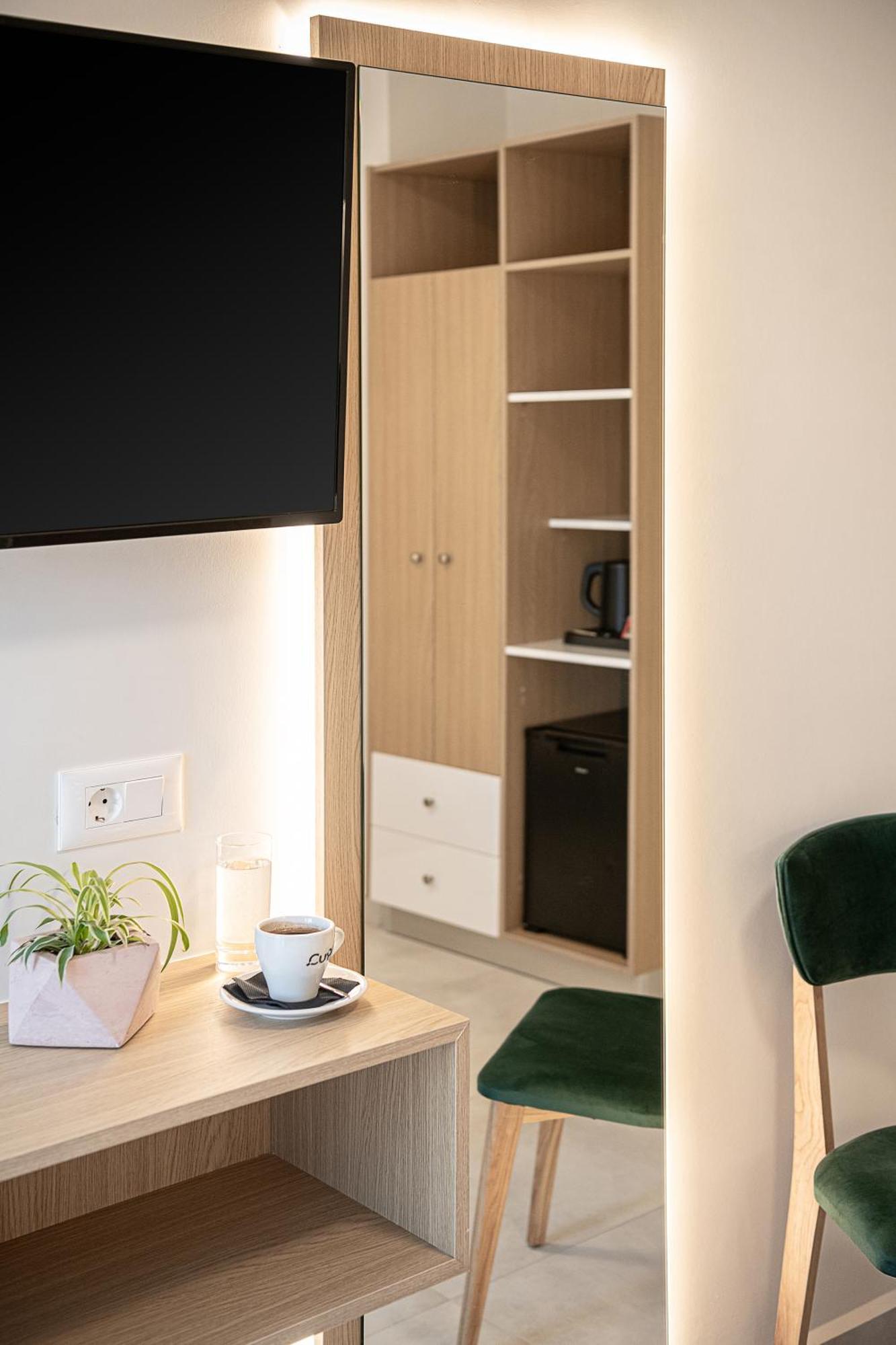 Miss Marrone City Hotel Ханья Экстерьер фото