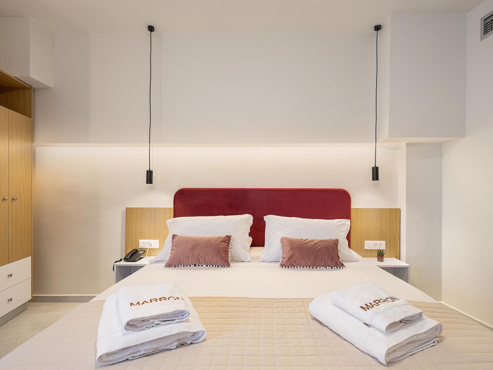 Miss Marrone City Hotel Ханья Экстерьер фото