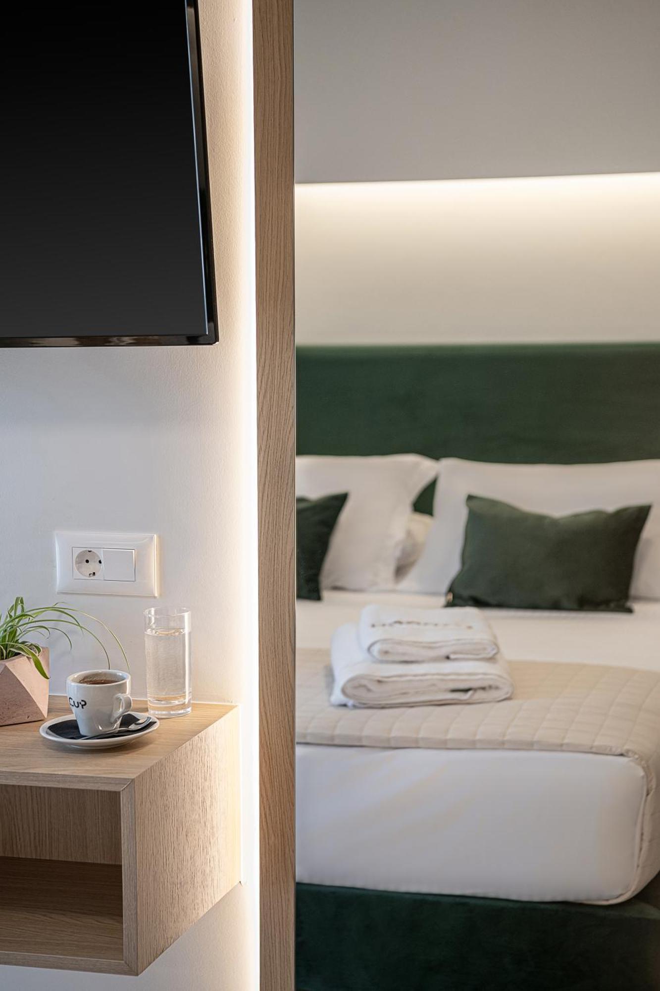 Miss Marrone City Hotel Ханья Экстерьер фото