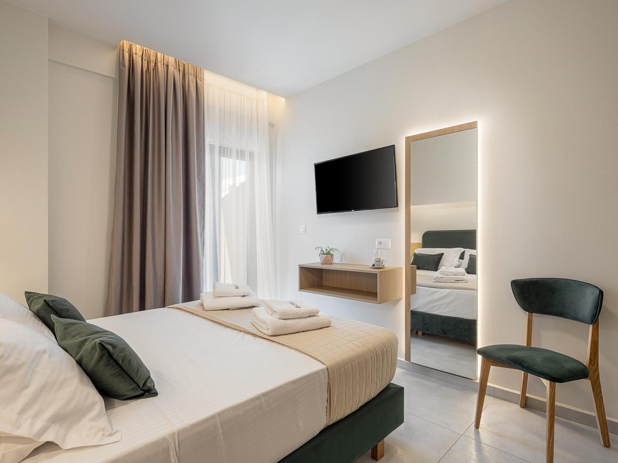 Miss Marrone City Hotel Ханья Экстерьер фото