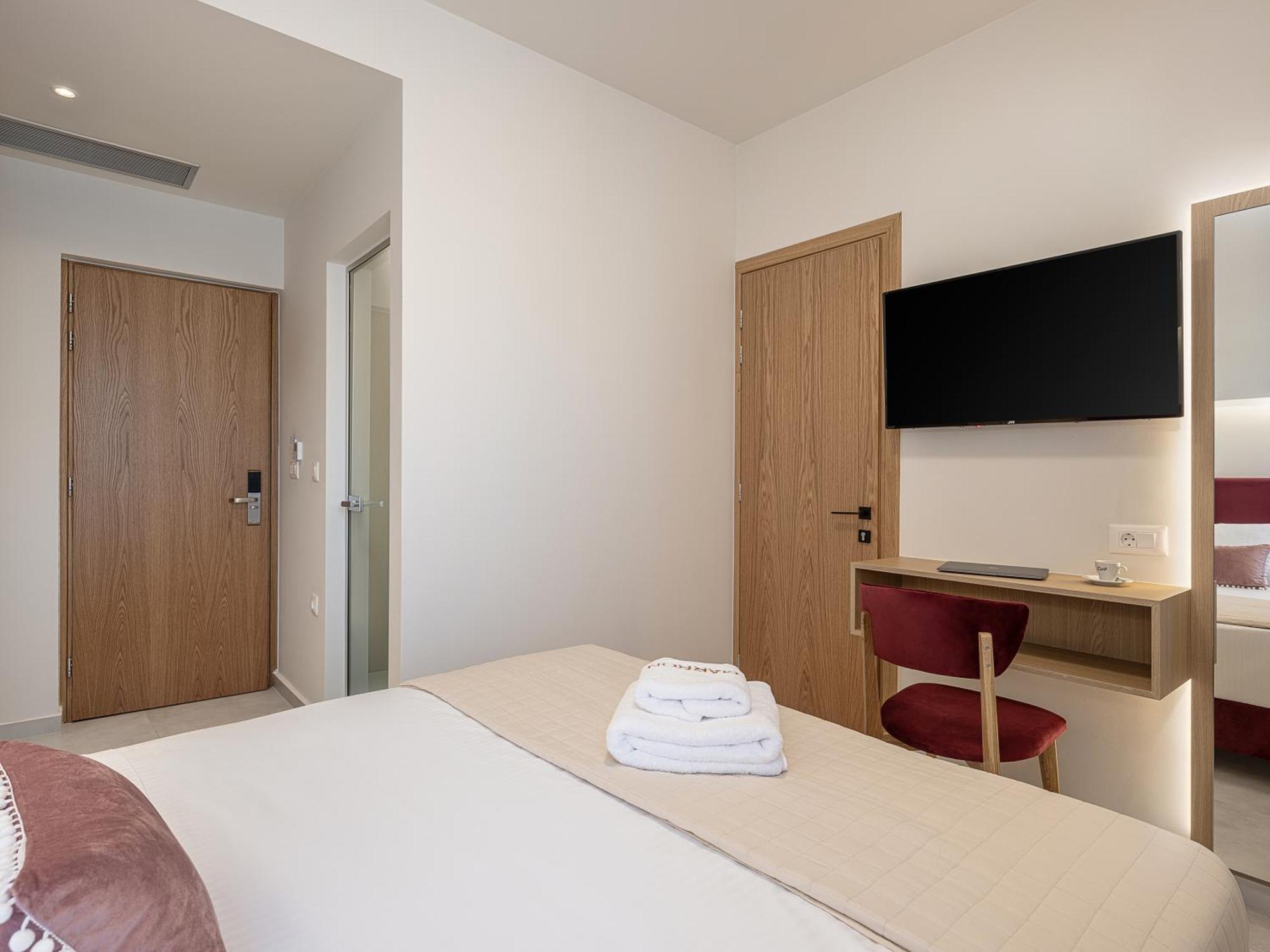 Miss Marrone City Hotel Ханья Экстерьер фото