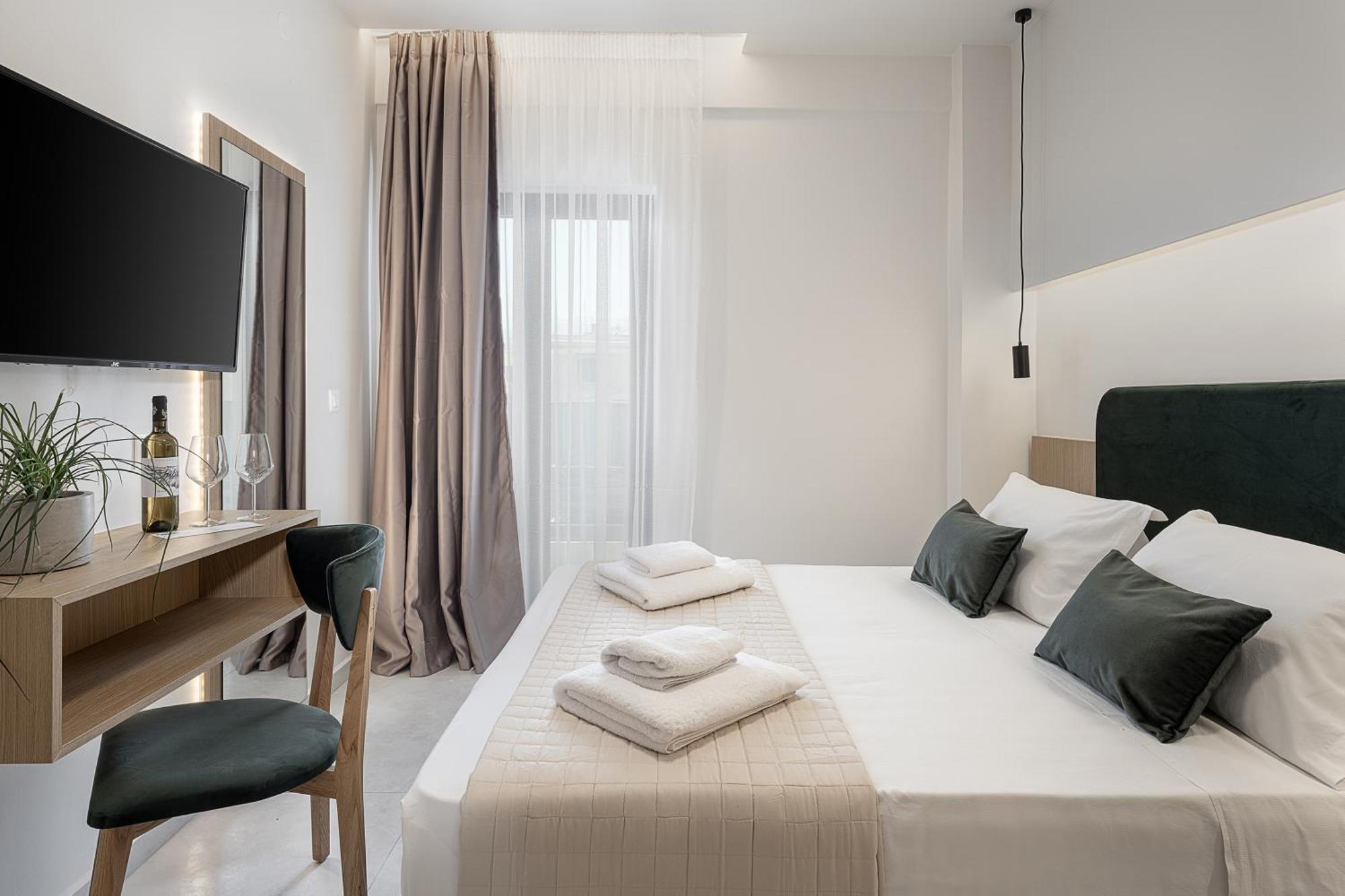 Miss Marrone City Hotel Ханья Экстерьер фото